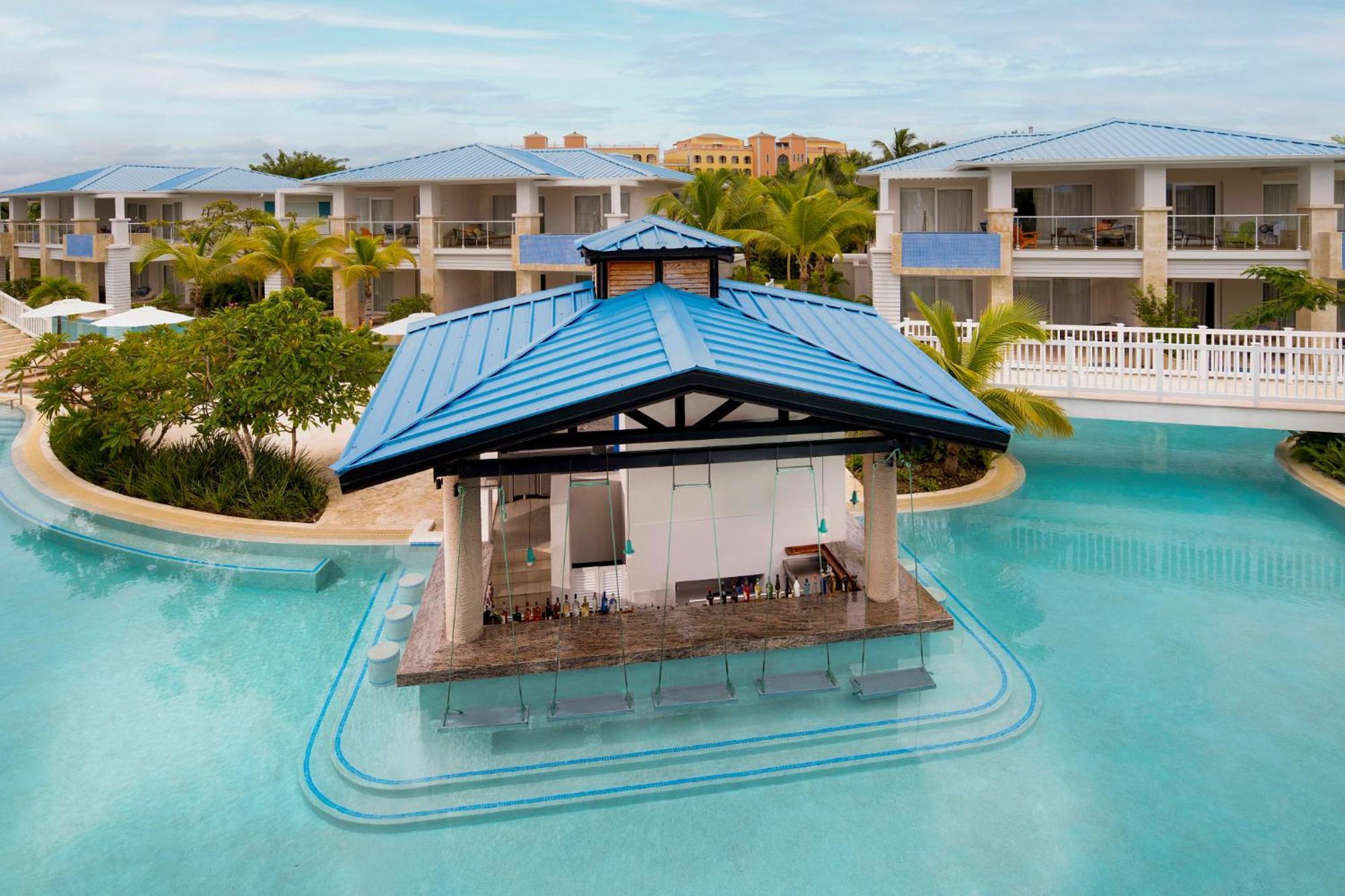Suite Principal Preferred Club en villa con acceso directo a la piscina